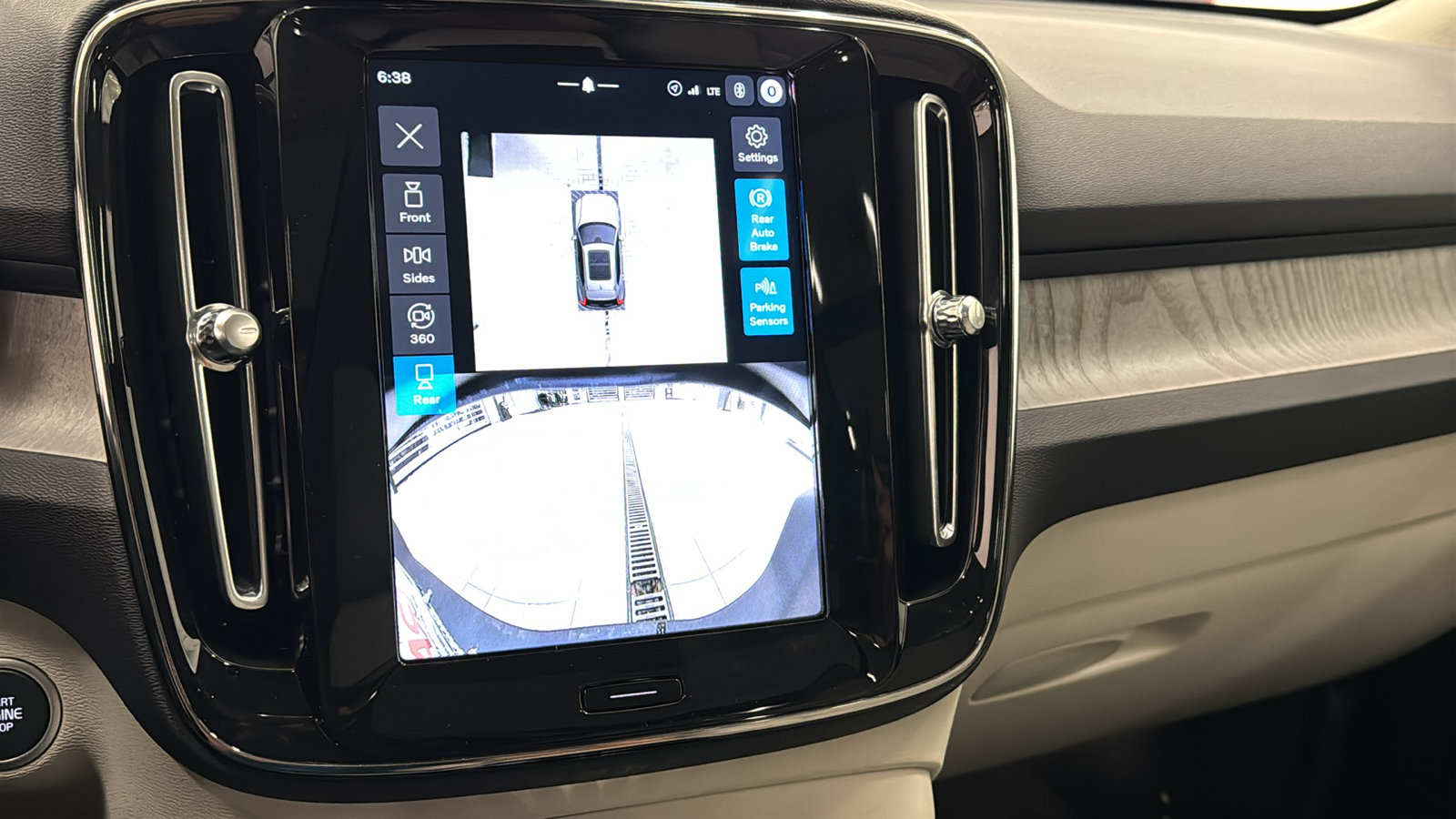 New 2026 Volvo XC40 B5 Ultra w/ Climate Package AWD/4WD image 18