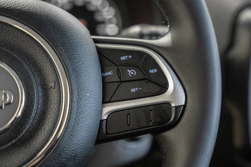 Certified 2018 Jeep Renegade Latitude AWD/4WD image 26