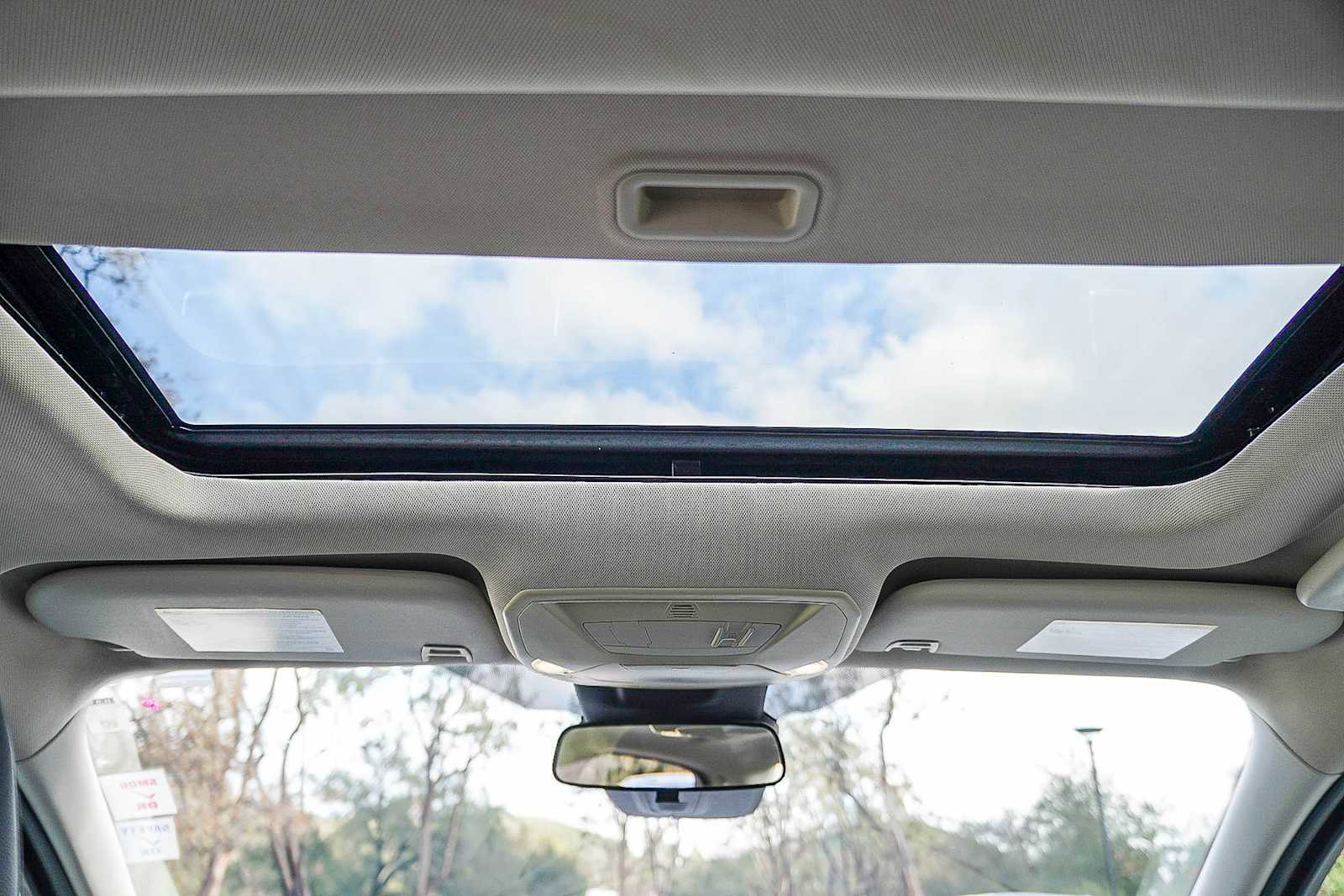 Used 2017 Ford Focus Titanium w/ Titanium Technology Package image 18