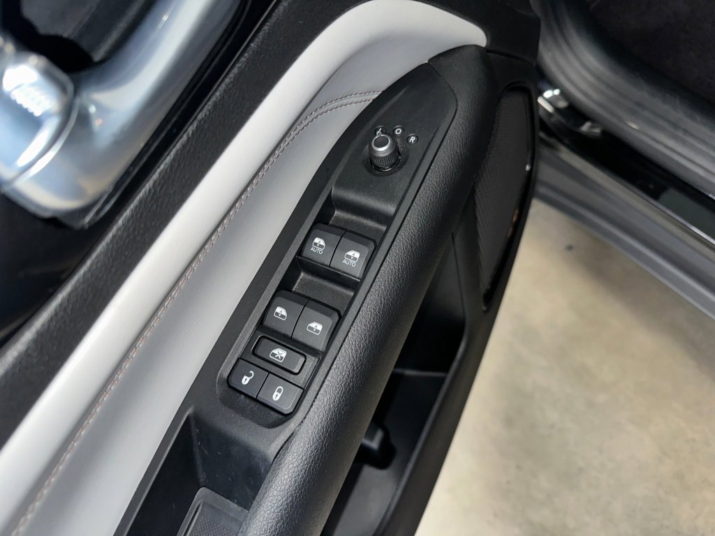 Used 2022 Jeep Compass Limited image 5