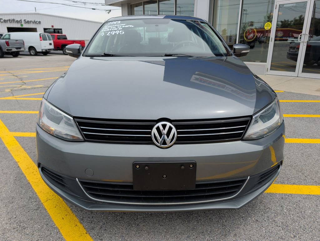 Used 2013 Volkswagen Jetta SE FWD image 2