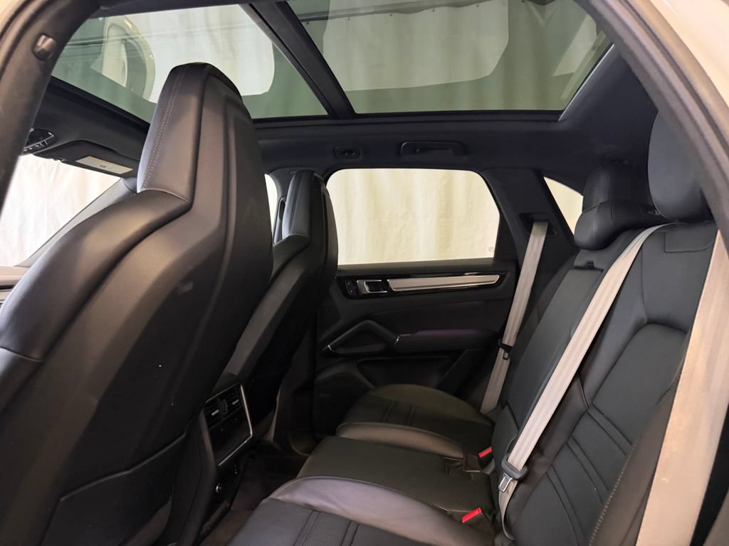 Certified 2023 Porsche Cayenne Platinum Edition AWD/4WD image 24