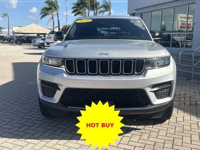 Used 2024 Jeep Grand Cherokee Laredo w/ Luxury Tech Group I image 3