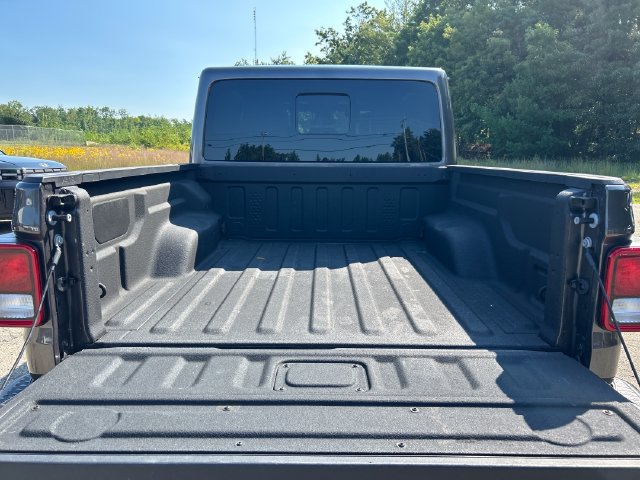 Used 2025 Jeep Gladiator Sport AWD/4WD image 23