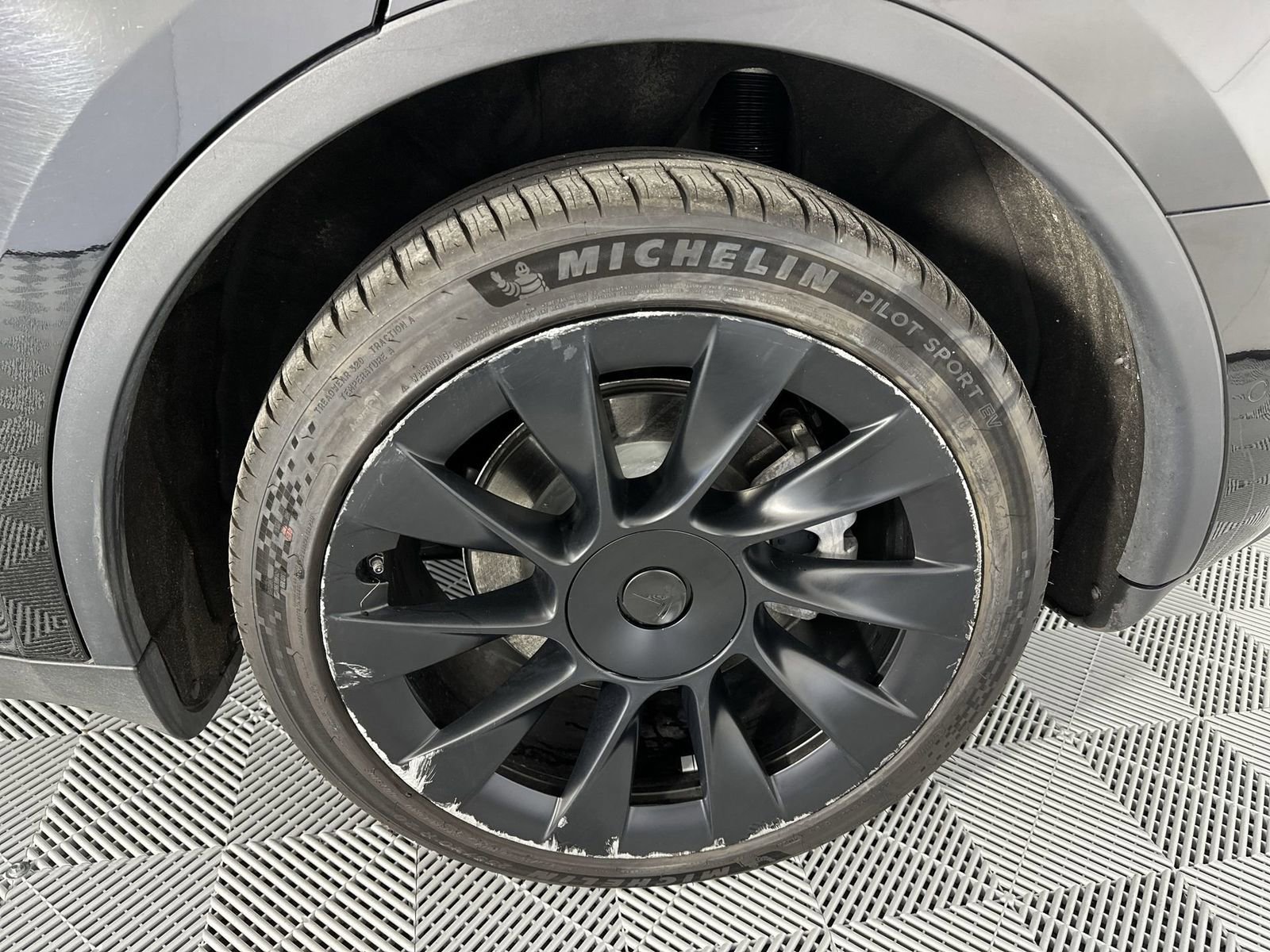 Used 2021 Tesla Model Y Long Range image 10