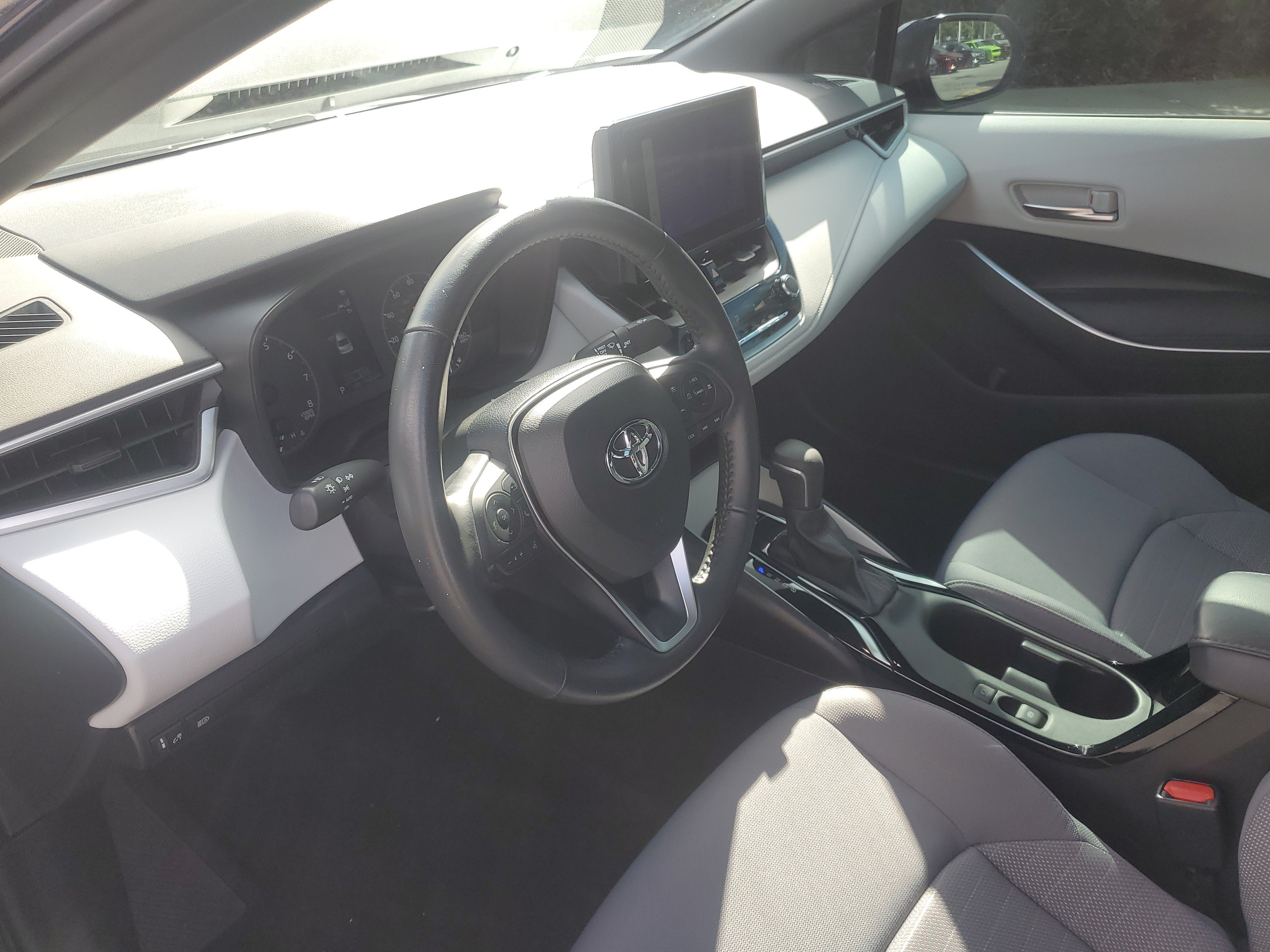 Used 2023 Toyota Corolla SE w/ SE Premium Package FWD image 13