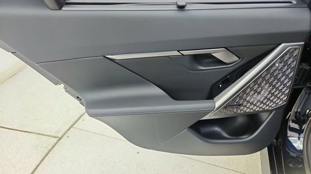 Used 2026 BMW 550e xDrive image 33