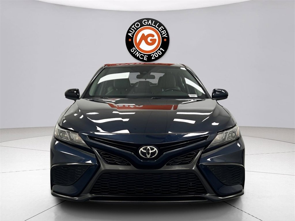 Used 2021 Toyota Camry SE image 2