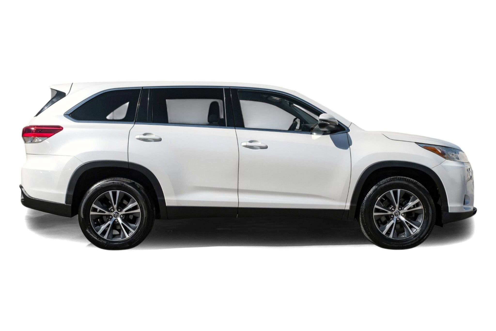 Used 2019 Toyota Highlander LE FWD image 5