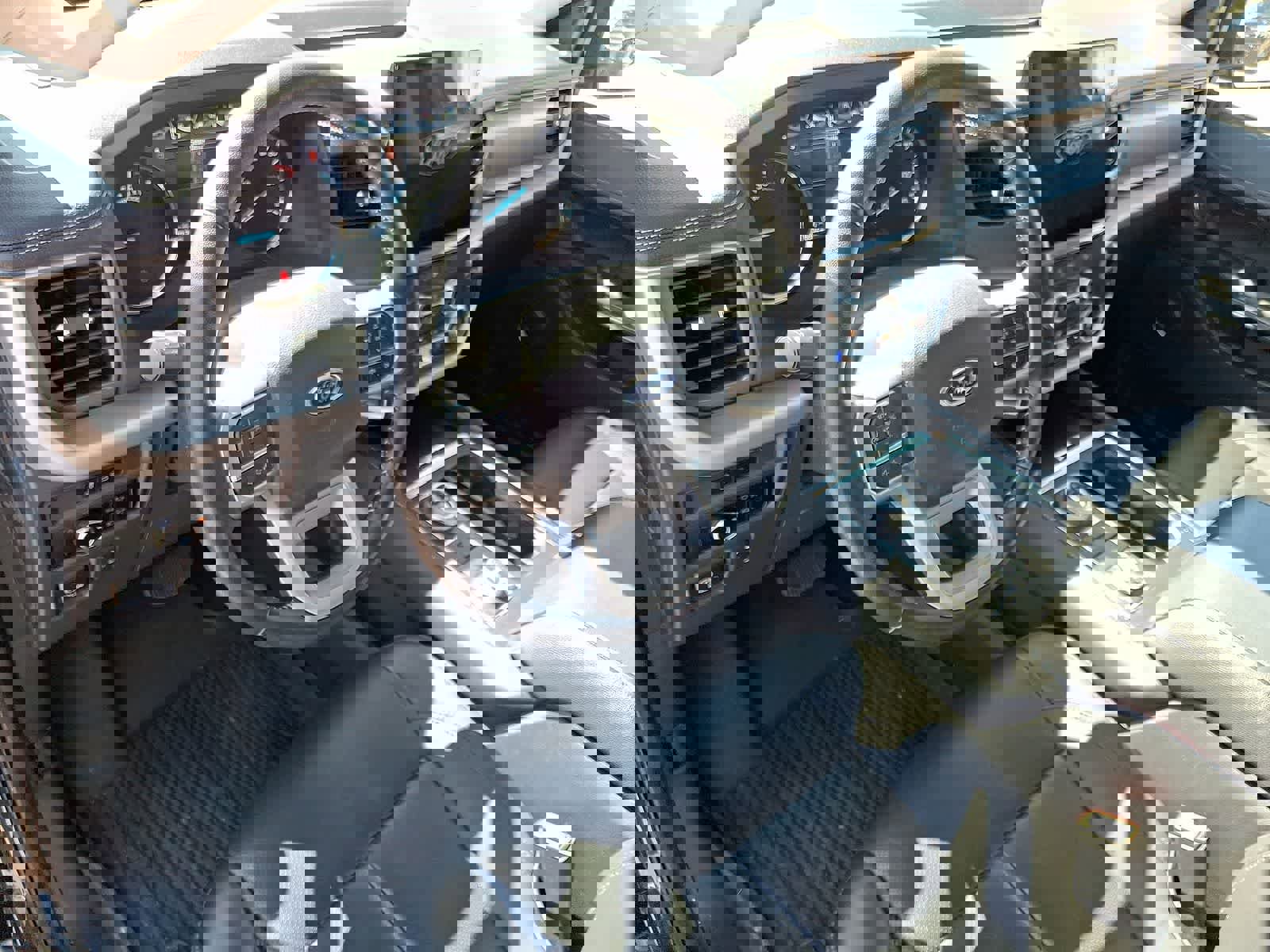 Used 2023 Ford Expedition XLT image 16