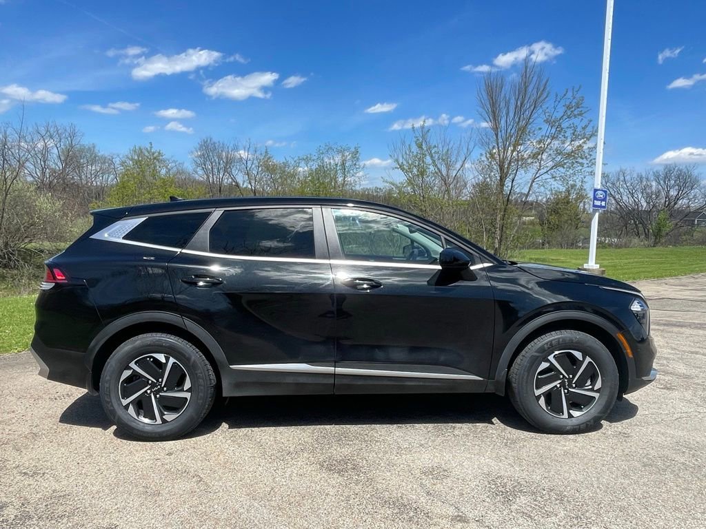 Used 2023 Kia Sportage LX image 2