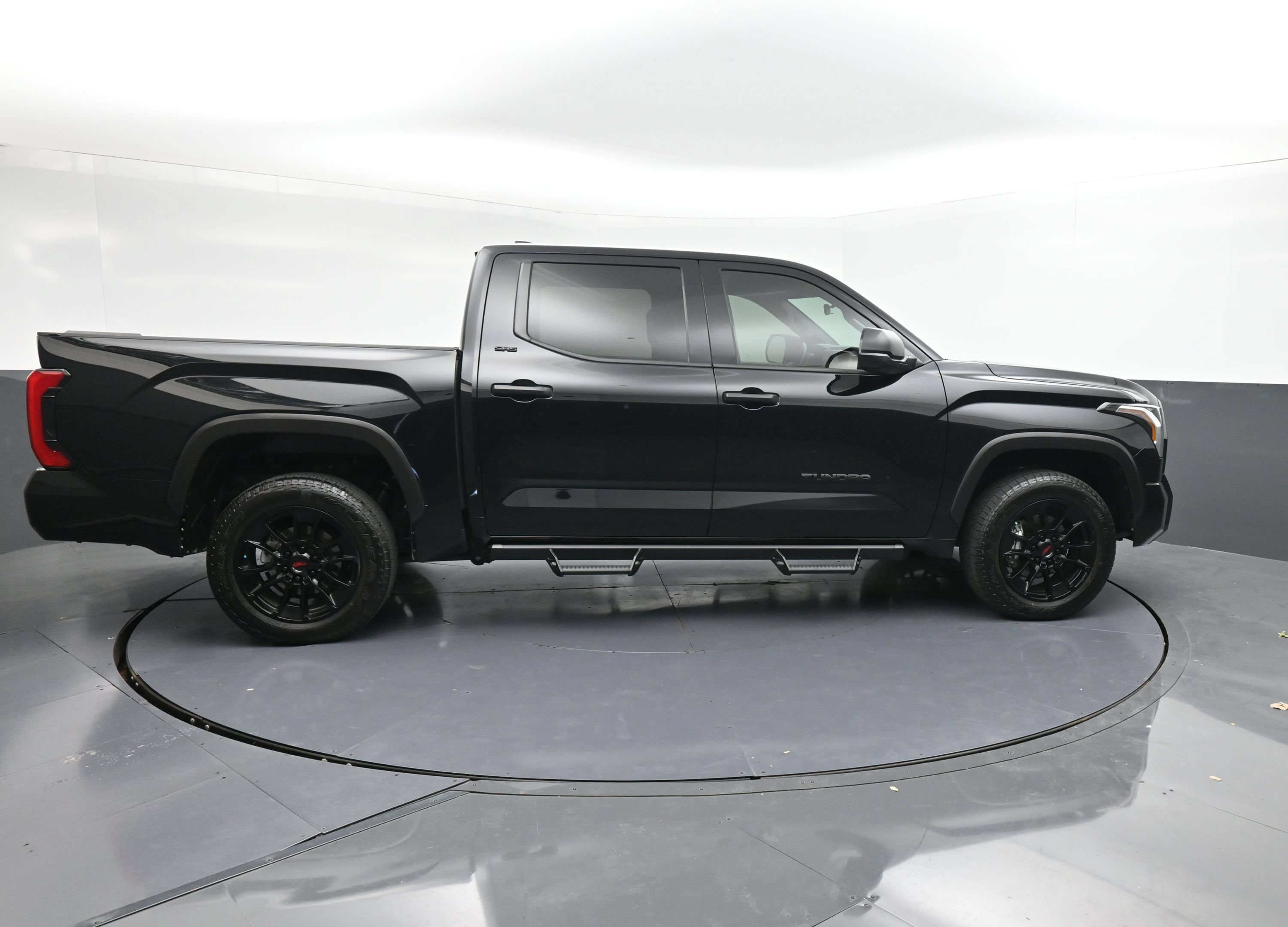 Used 2025 Toyota Tundra SR5 AWD/4WD image 9