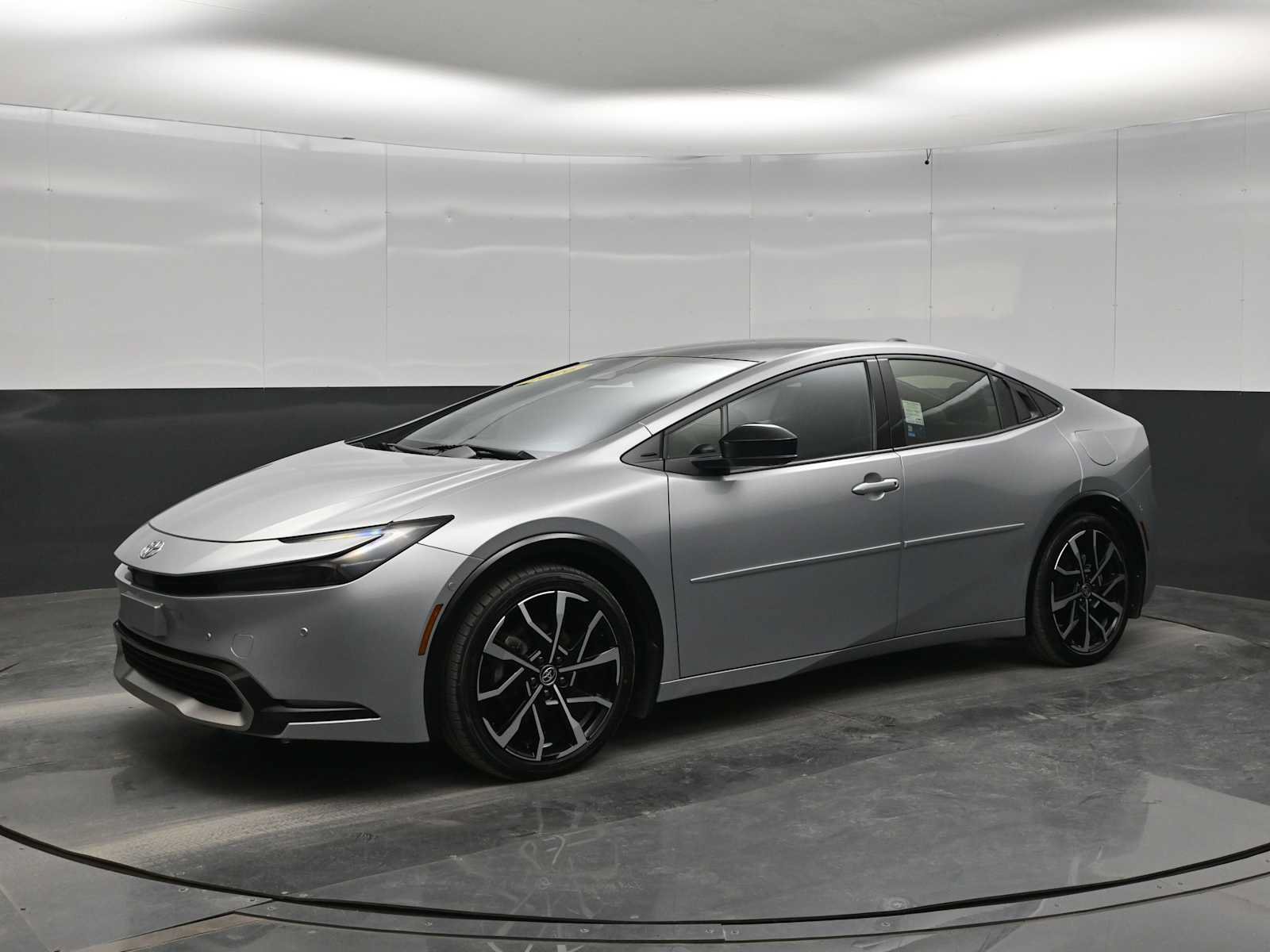 Used 2026 Toyota Prius Plug-In Hybrid w/ Limited Premium Package FWD image 4