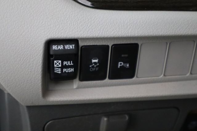 Used 2020 Toyota Sienna XLE w/ XLE Navigation Package image 23