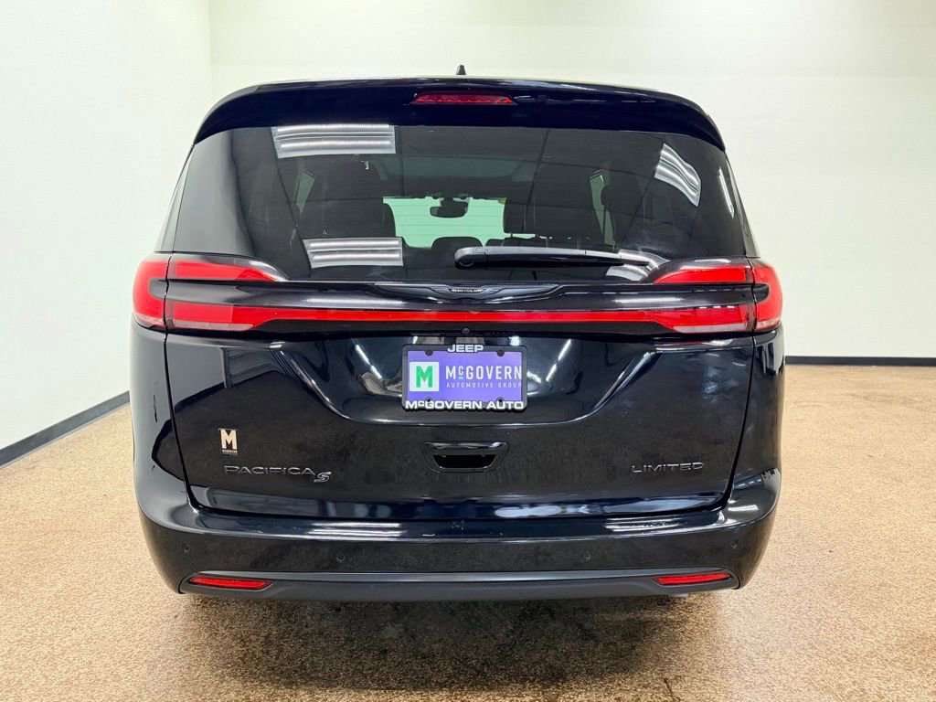 Used 2025 Chrysler Pacifica Limited FWD image 4