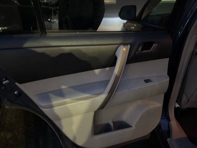 Used 2011 Toyota Highlander 4WD image 17