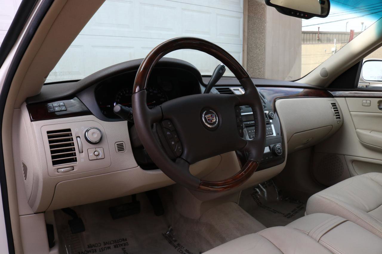 Used 2009 Cadillac DTS w/ Sun And Sound Package image 24