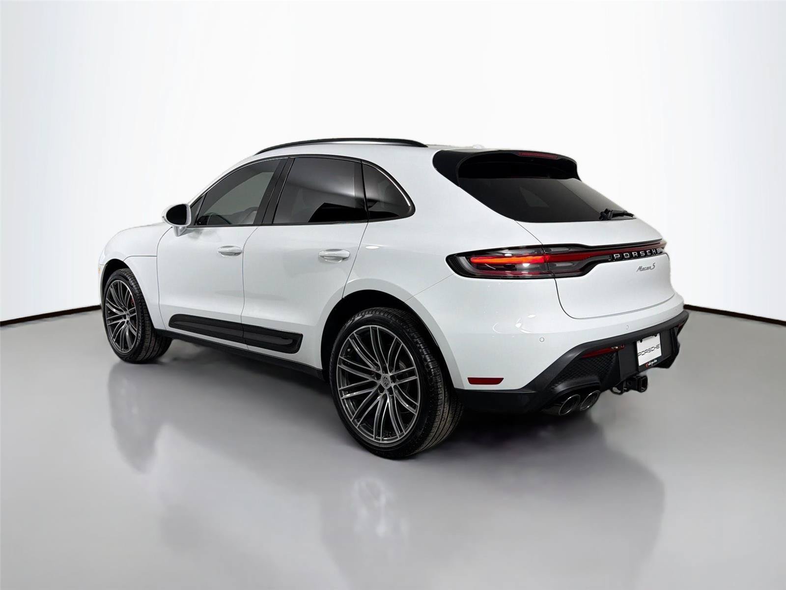 Certified 2025 Porsche Macan S AWD/4WD image 3