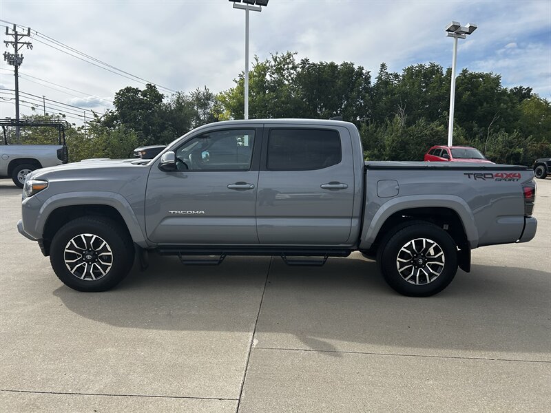 Used 2020 Toyota Tacoma TRD Sport w/ TRD Premium Sport Package AWD/4WD image 6