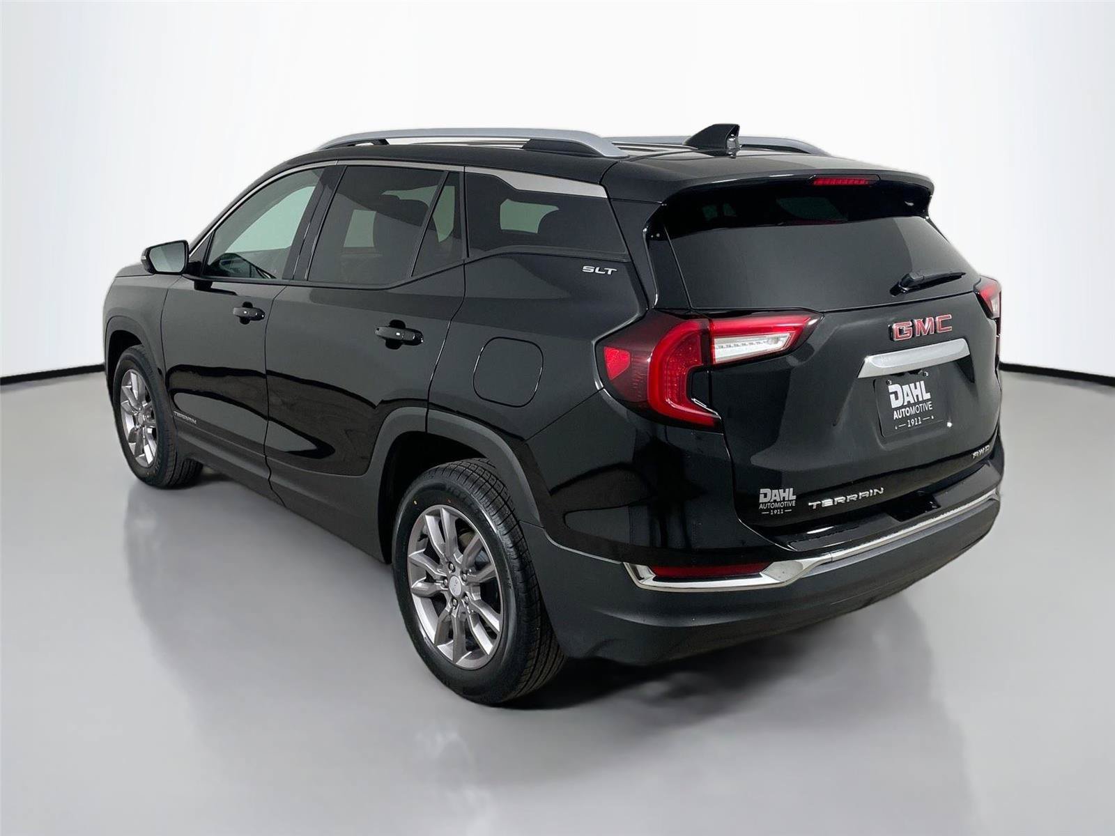 Used 2024 GMC Terrain SLT AWD/4WD image 10