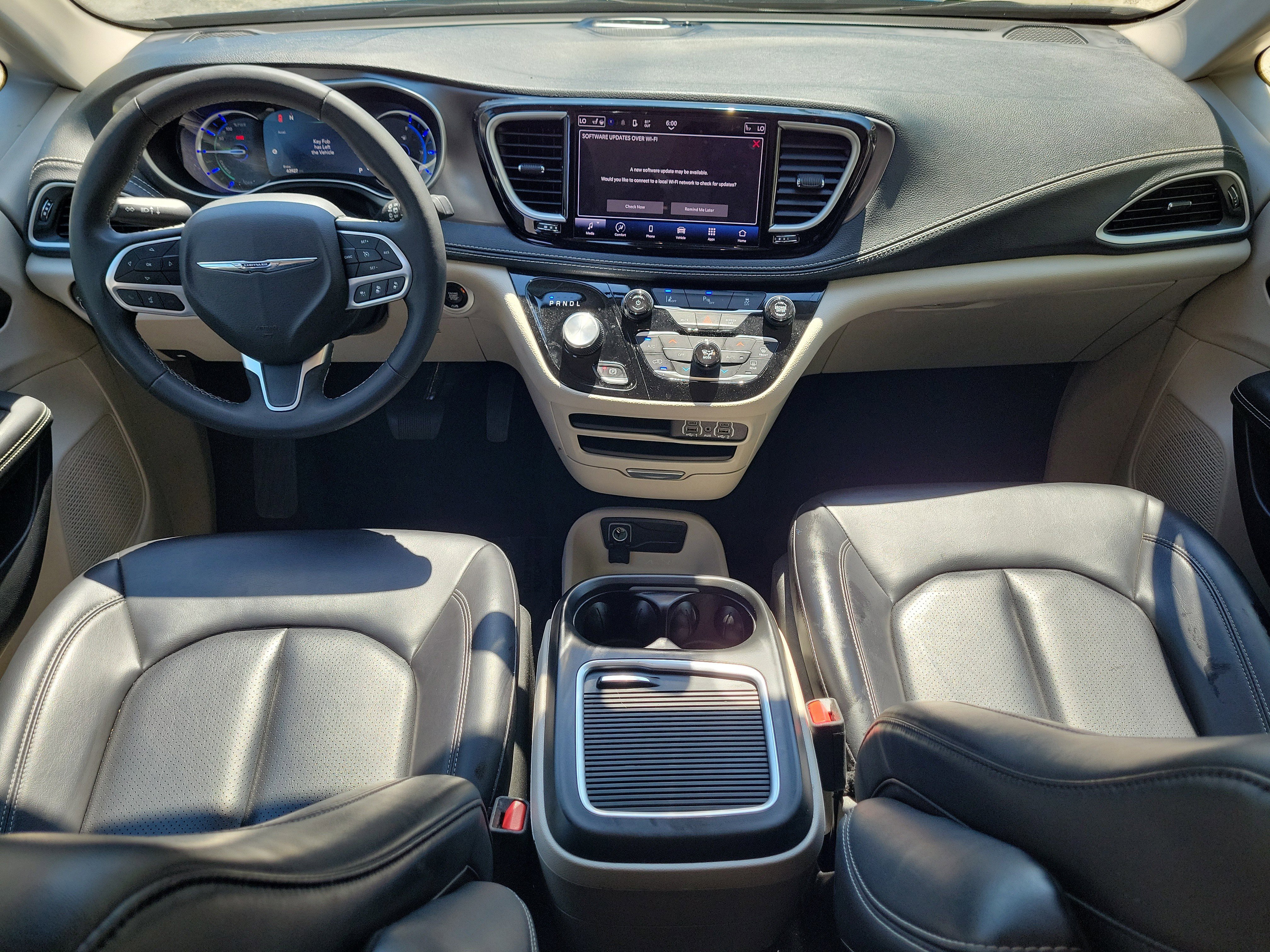 Used 2023 Chrysler Pacifica Touring-L image 11