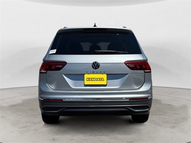 Used 2023 Volkswagen Tiguan SE w/ Panoramic Sunroof Package image 5