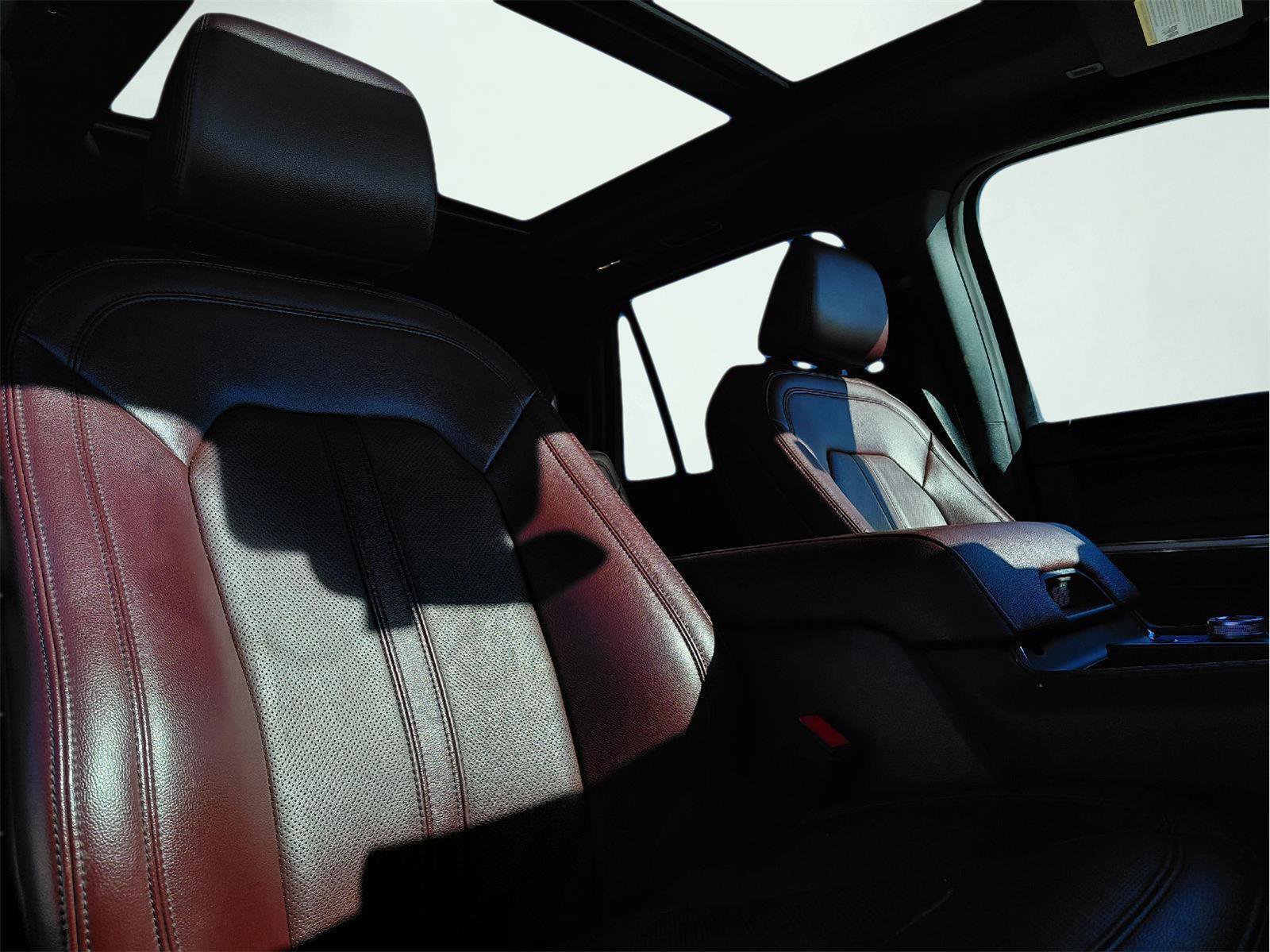 Used 2024 Ford Expedition Limited image 11