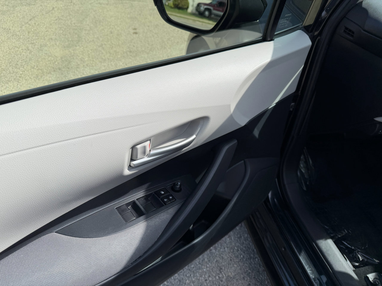 Used 2020 Toyota Corolla LE w/ Phone Cable & Charge Package image 9