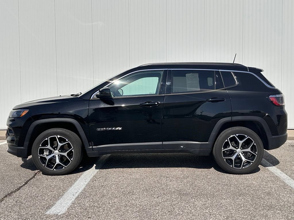 Used 2024 Jeep Compass Limited AWD/4WD image 3