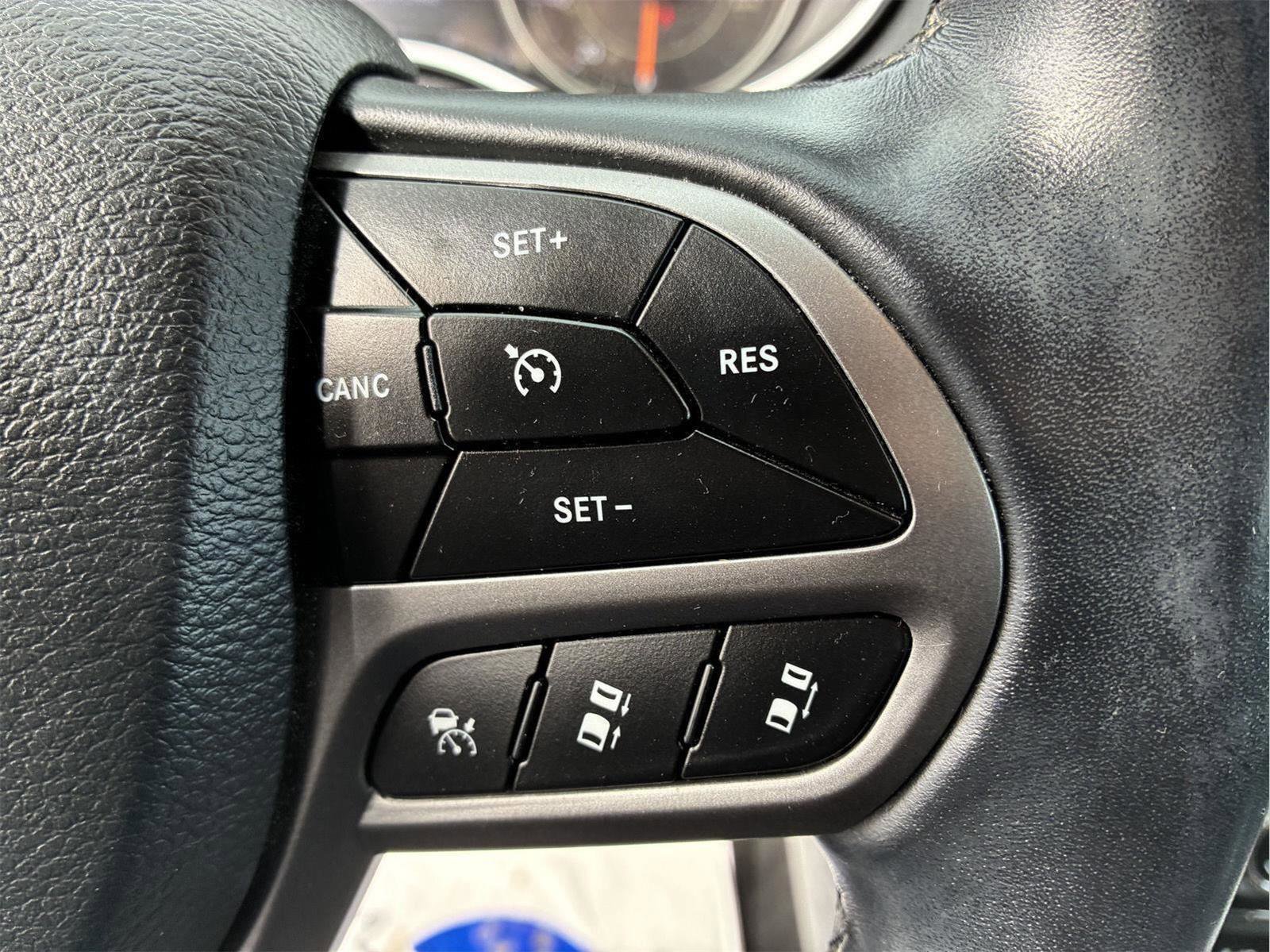 Used 2021 Jeep Cherokee Limited AWD/4WD image 27