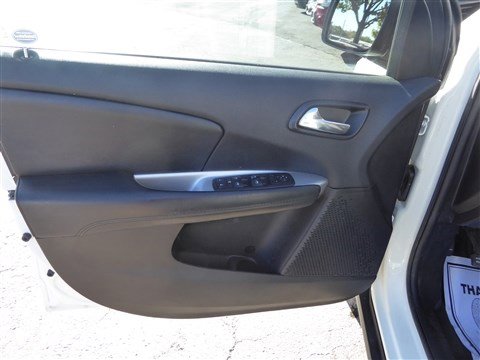 Used 2017 Dodge Journey SE w/ Flexible Seating Group image 9