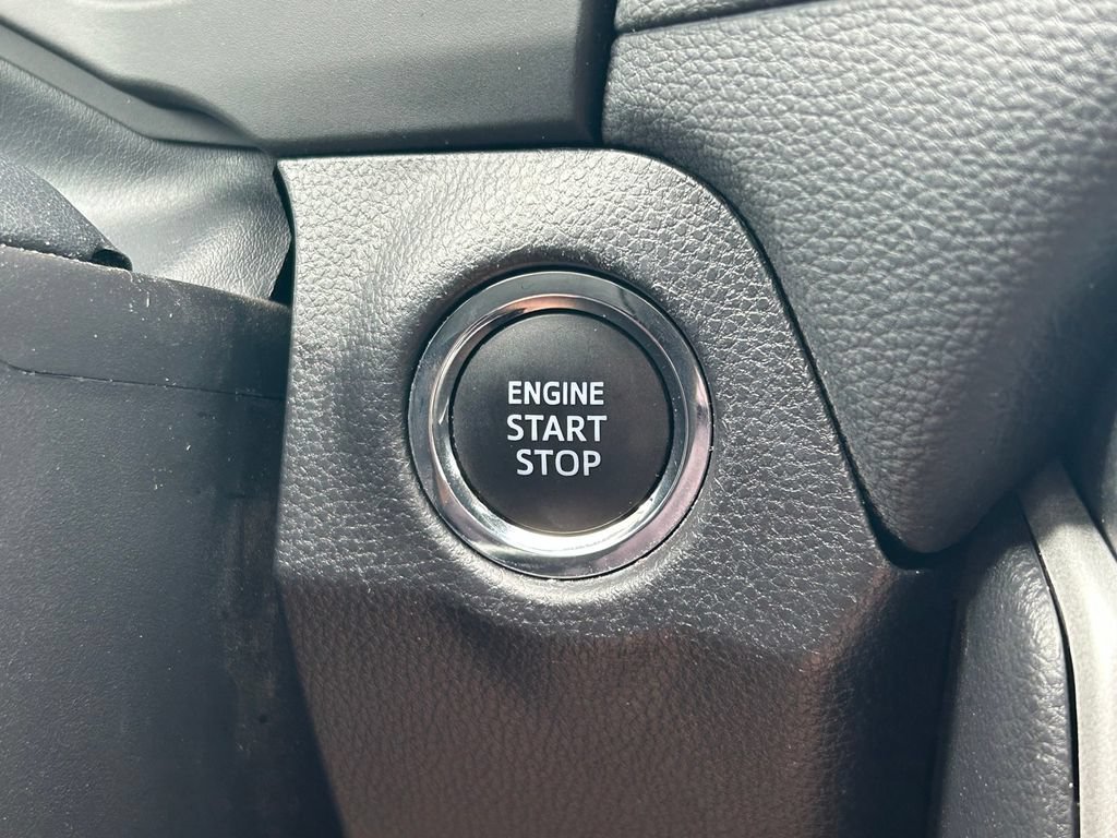 Used 2025 Toyota RAV4 XLE FWD image 25