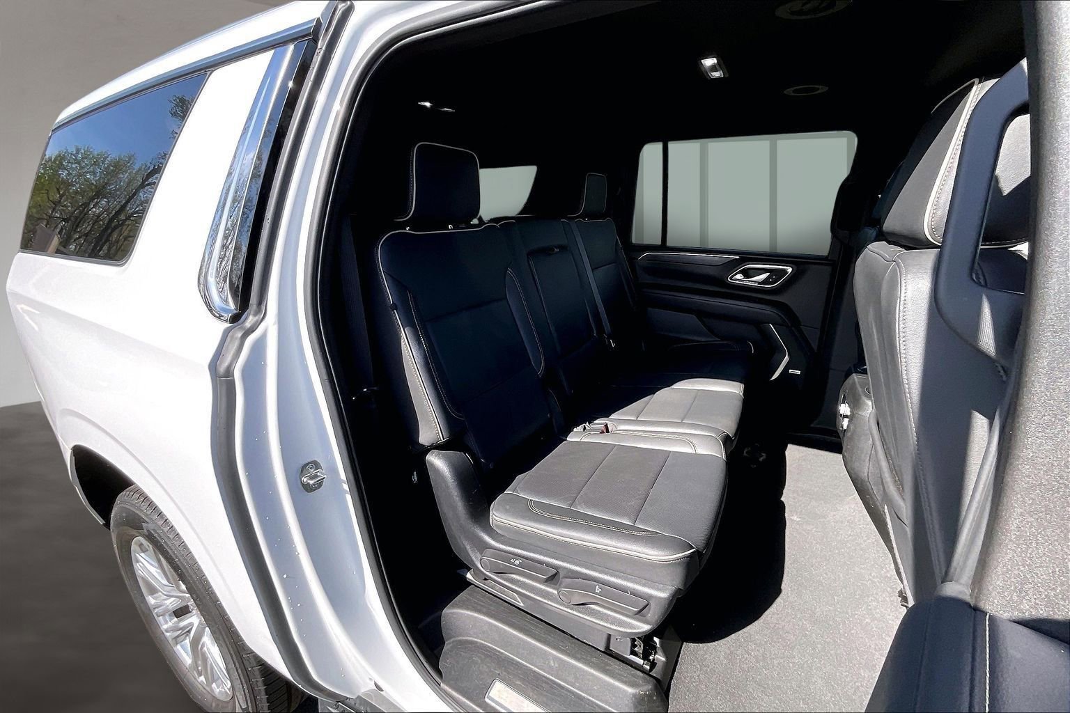 Used 2024 GMC Yukon XL SLT image 25