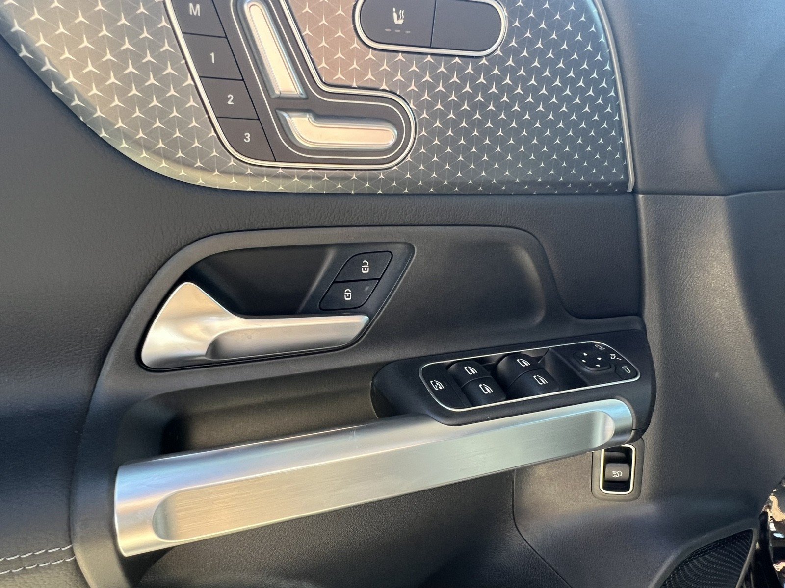 New 2026 Mercedes-Benz GLB 250 4MATIC image 11