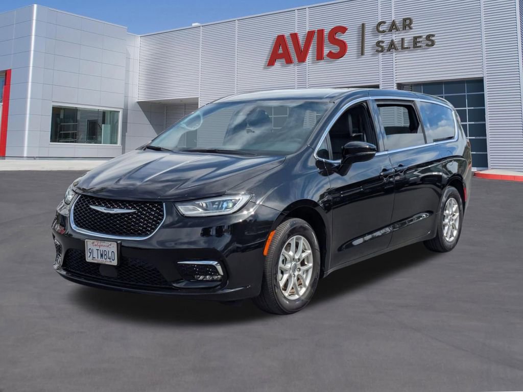Used 2025 Chrysler Pacifica Select image 1
