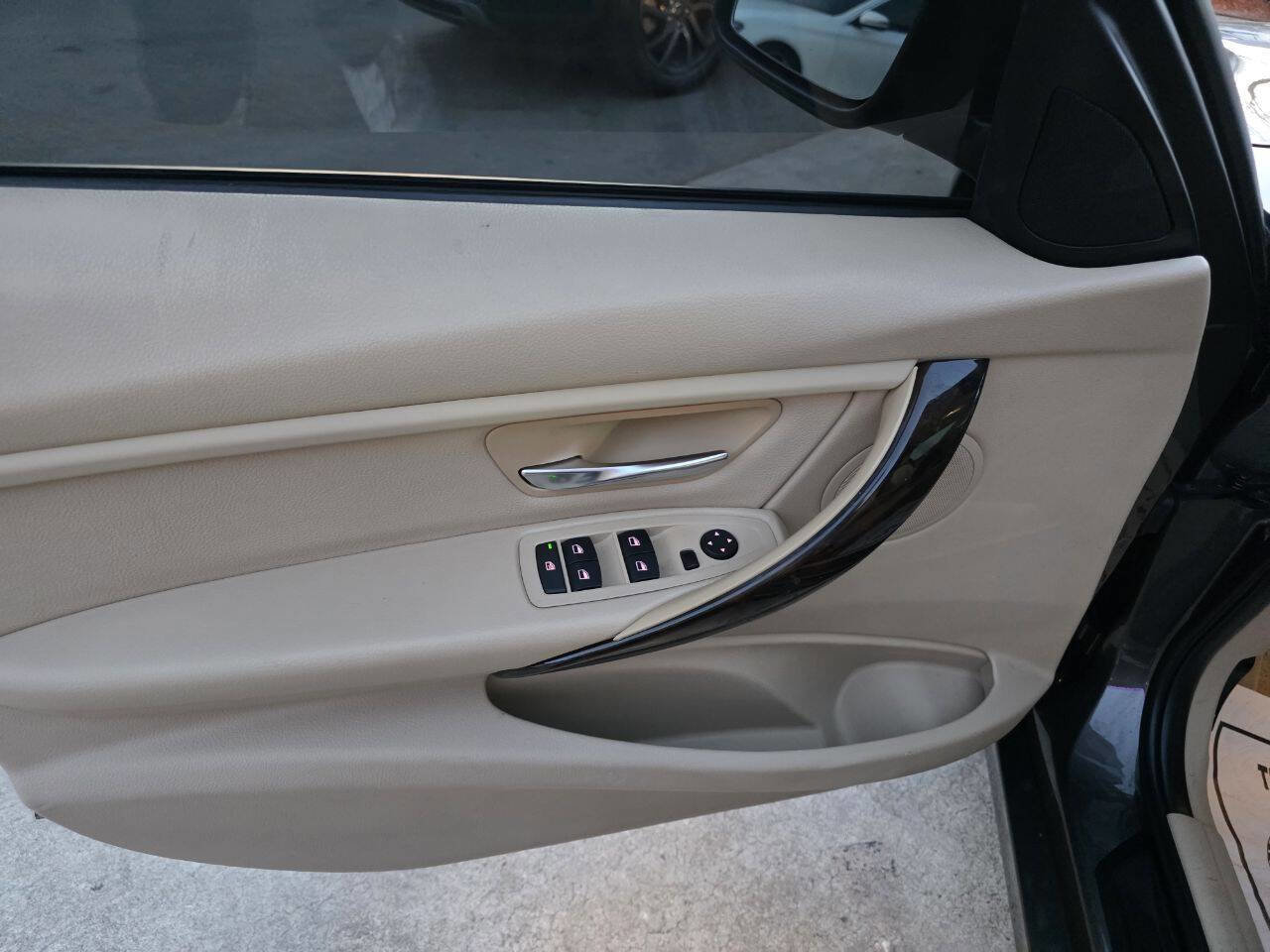 Used 2015 BMW 320i Sedan w/ Driver Assistance Package image 13