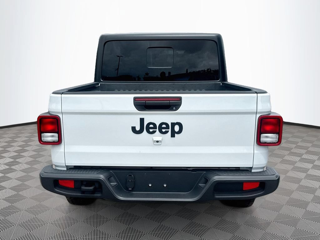 Used 2025 Jeep Gladiator Overland AWD/4WD image 7