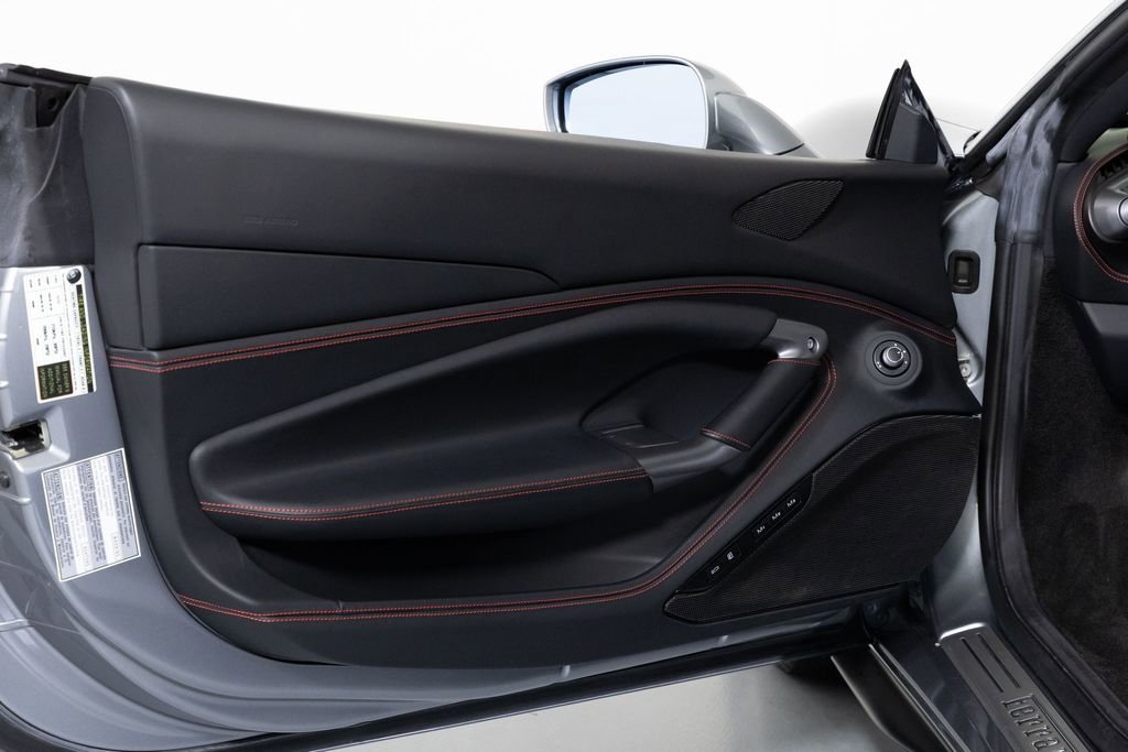 Used 2021 Ferrari F8 Tributo image 23