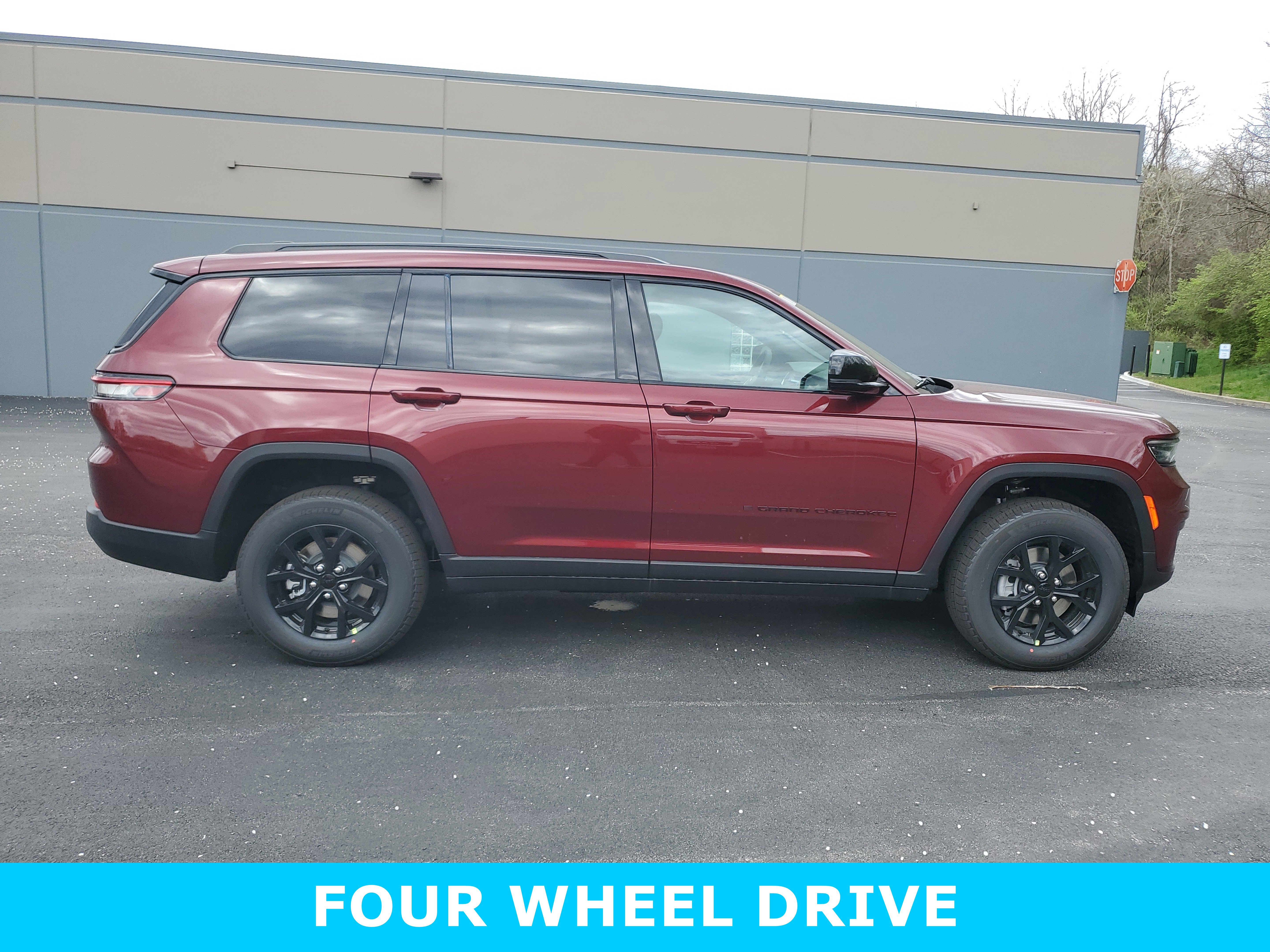 New 2025 Jeep Grand Cherokee L Altitude image 3