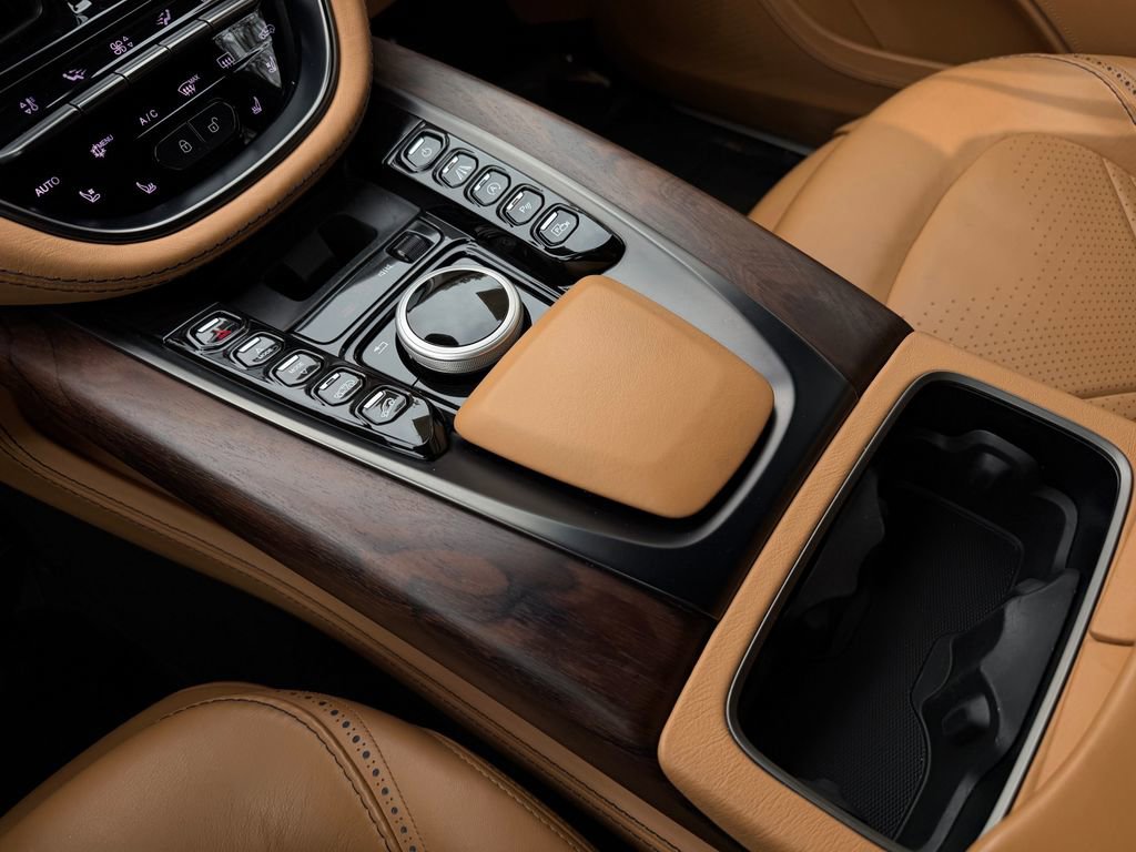 Used 2021 Aston Martin DBX image 30