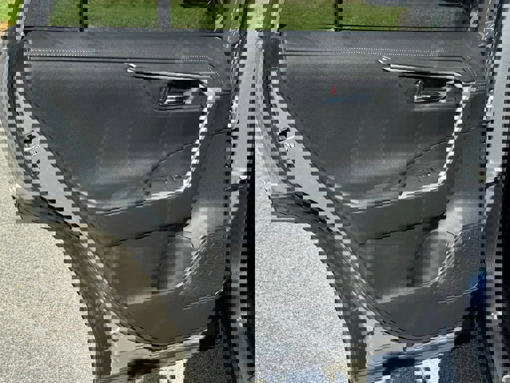 Used 2021 Toyota RAV4 Limited image 26