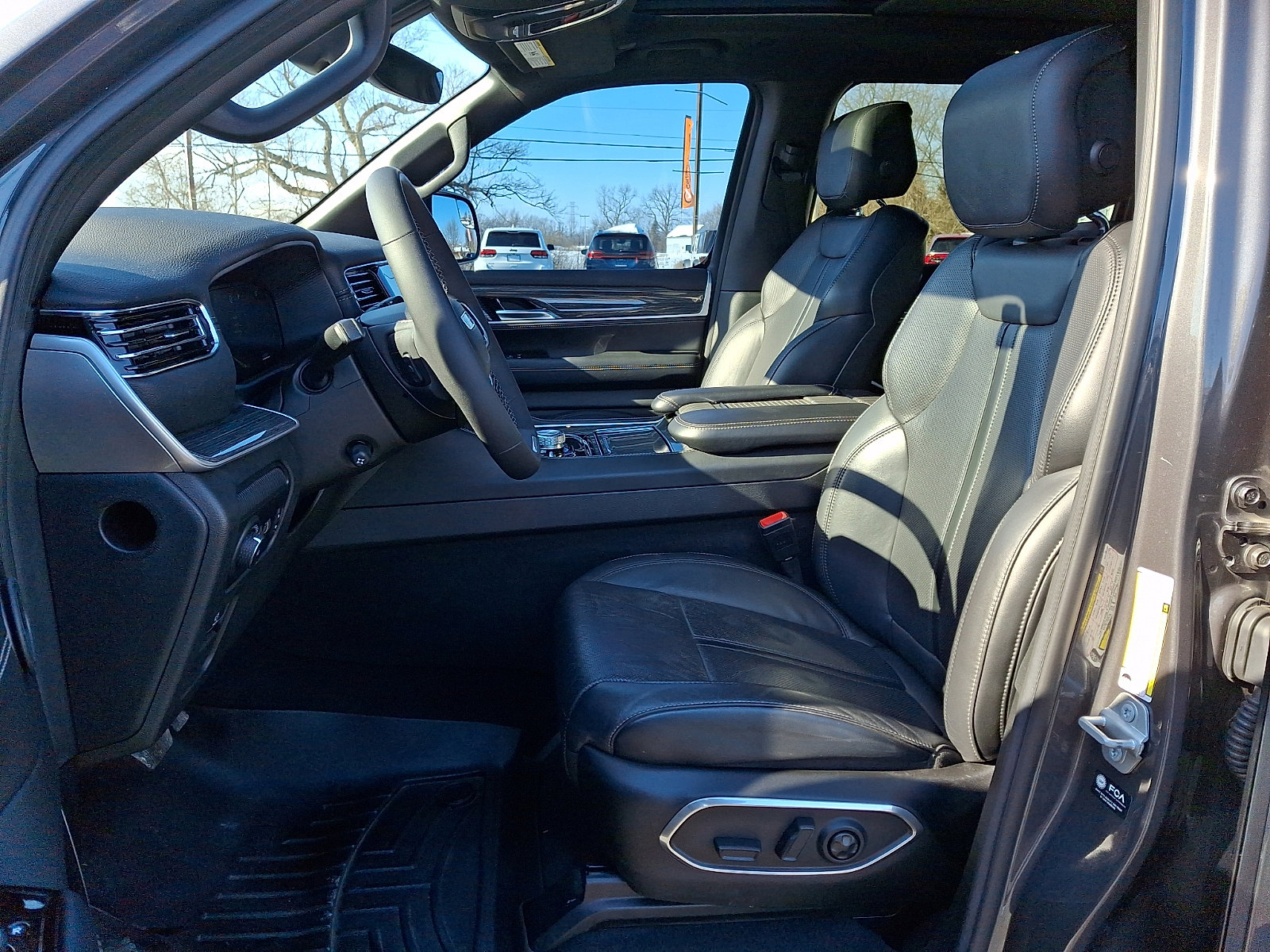 Certified 2022 Jeep Wagoneer Series II w/ Premium Group I image 14