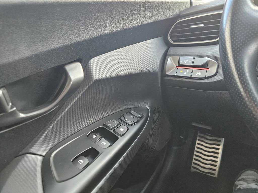 Used 2021 Hyundai Veloster Turbo image 31