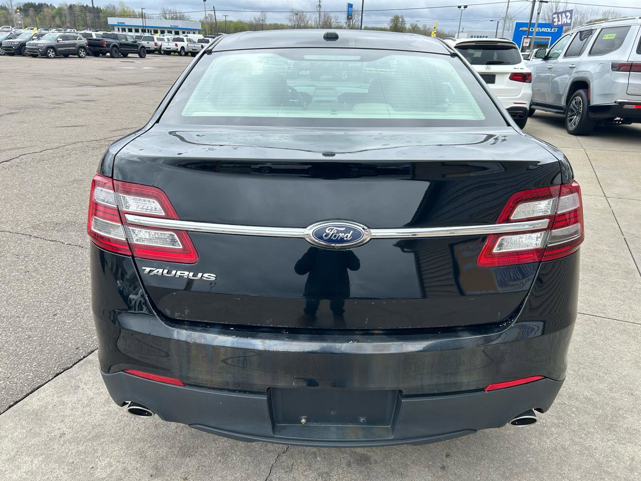 Used 2017 Ford Taurus SE FWD image 6