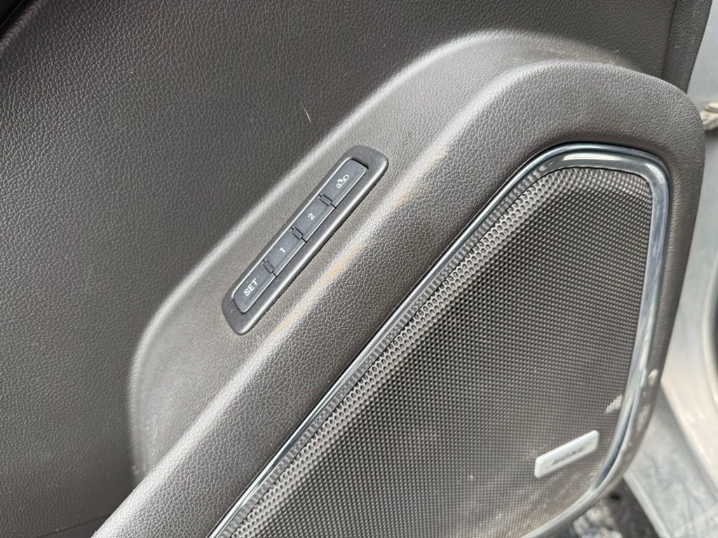 Used 2018 Chevrolet Suburban Premier image 15