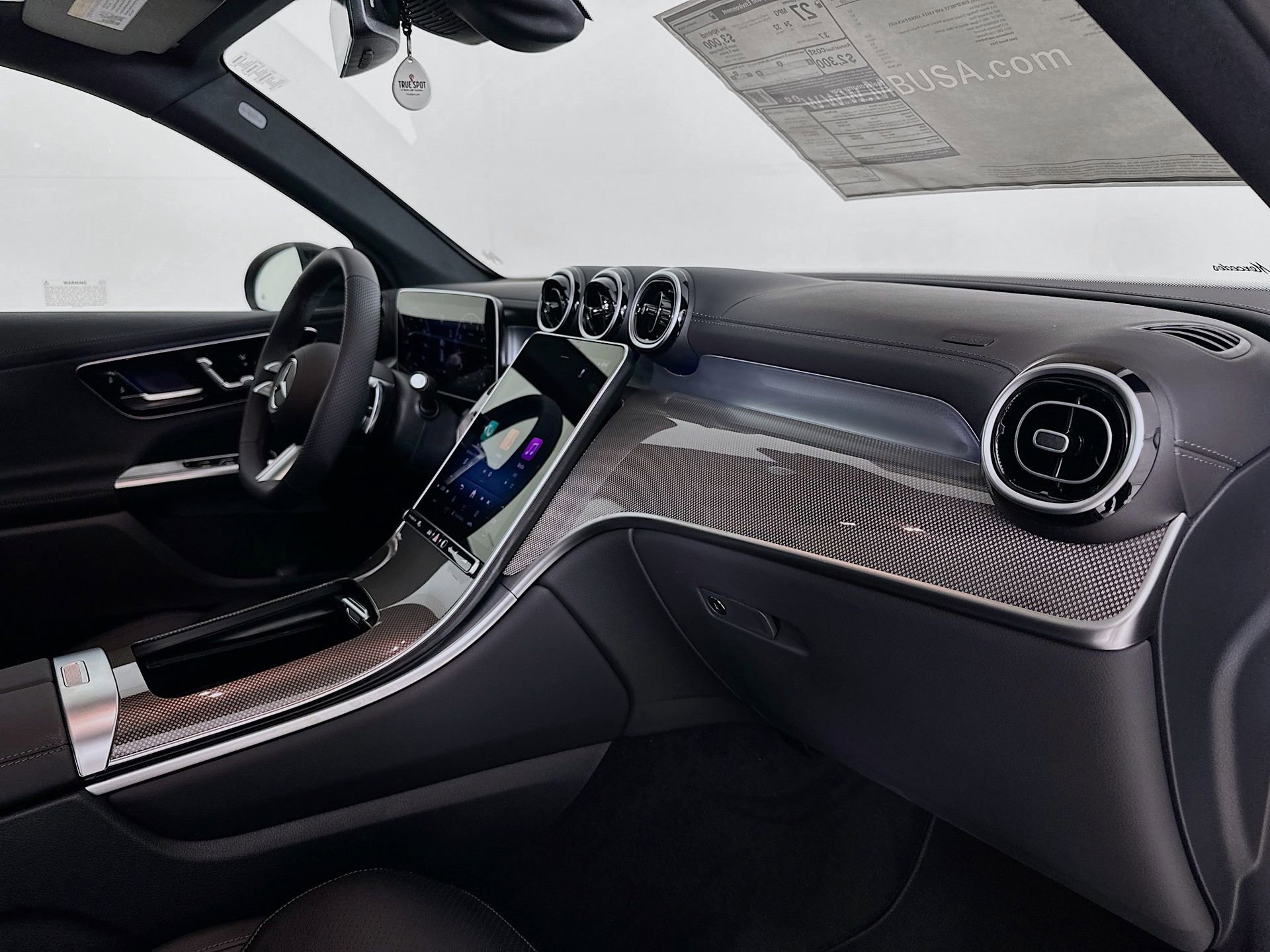 New 2026 Mercedes-Benz GLC 300 image 32