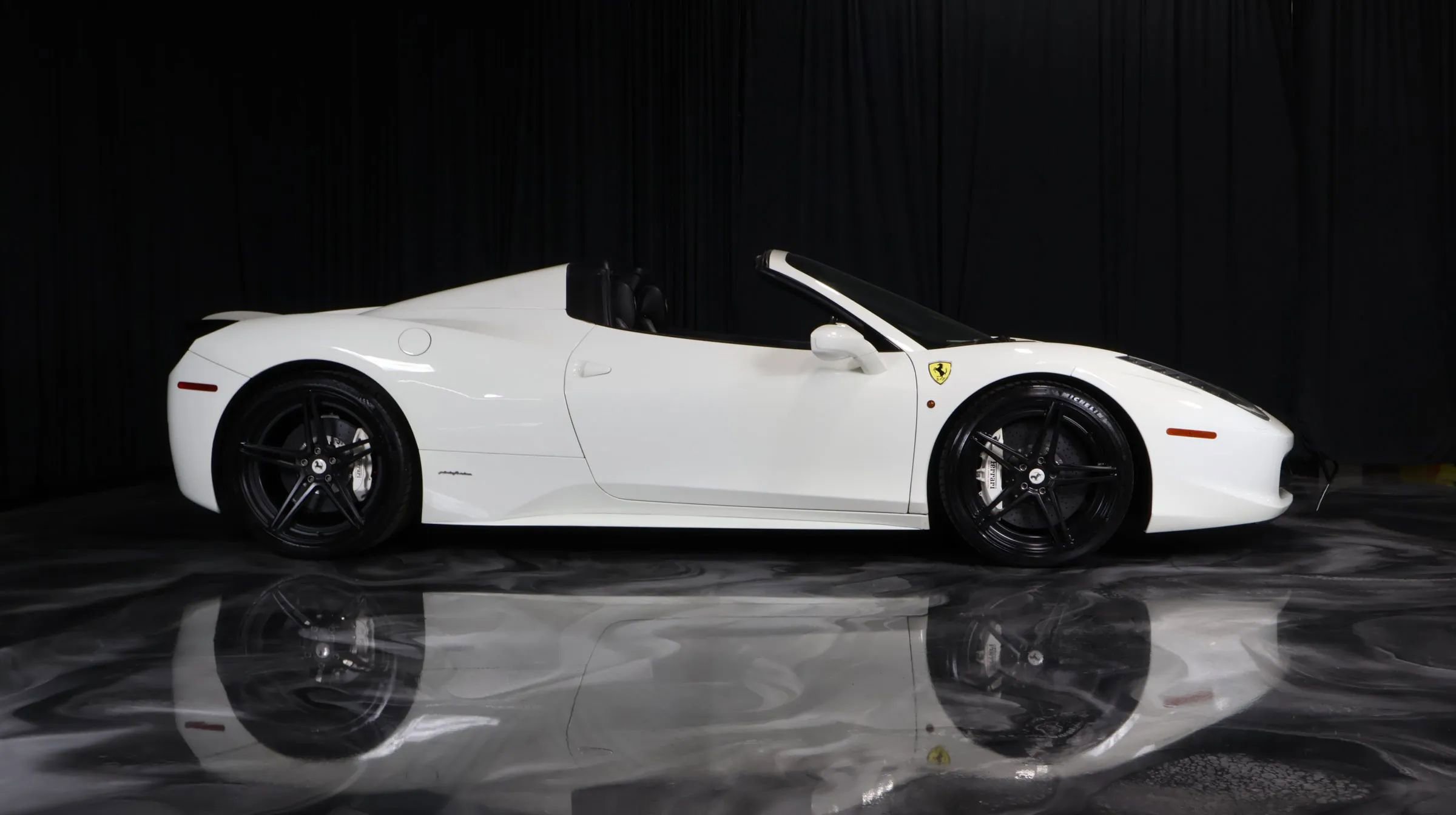 Used 2012 Ferrari 458 Spider RWD image 2