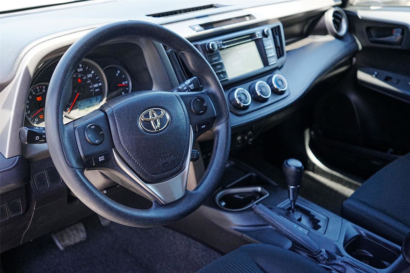 Used 2016 Toyota RAV4 LE image 9