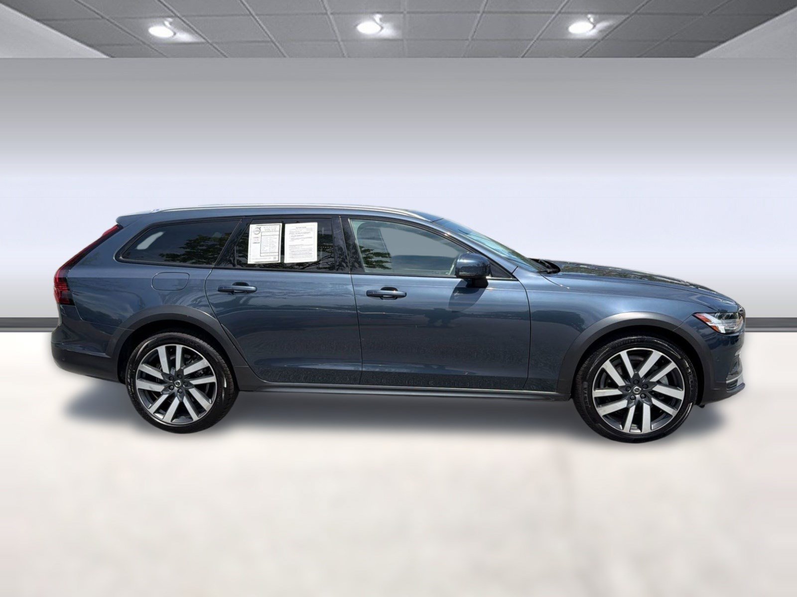 Certified 2022 Volvo V90 B6 Cross Country w/ Advanced Package AWD/4WD image 8