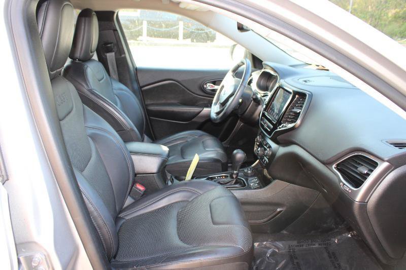 Used 2019 Jeep Cherokee Limited AWD/4WD image 10
